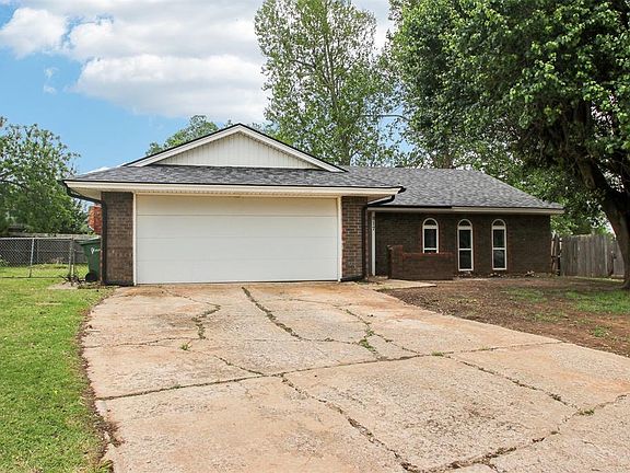 2nd image of 817 Garden Grv