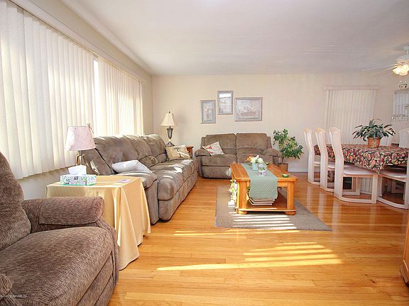 4th image of 41 Croak Ave