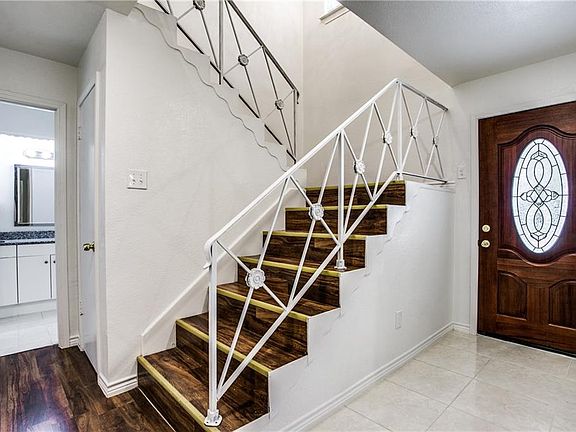 3rd image of 3805 Douglas Dr