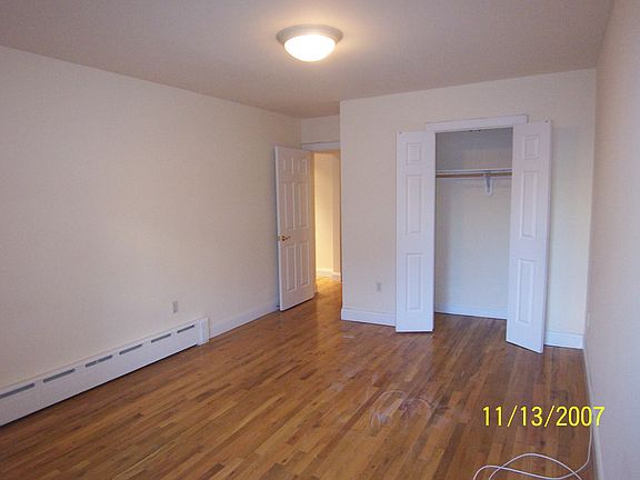 3rd image of 525 W 49th St APT 4e