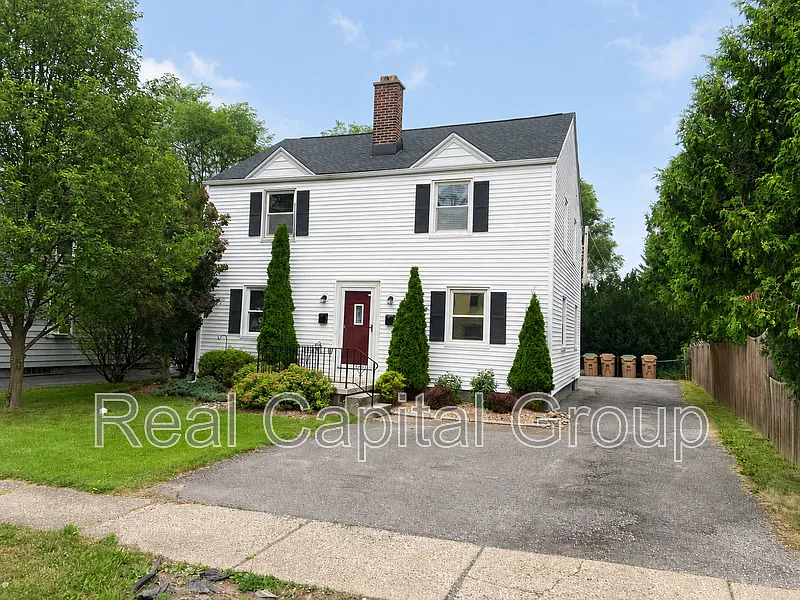 2 bed, 1.0 bath, $1,195 — Photo 1