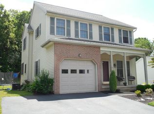 17 Manor Oaks Dr, Millersville, PA 17551