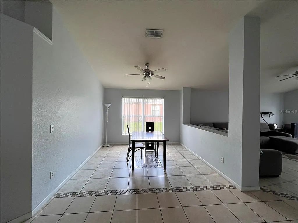 4 bed, 2.0 bath, 1854 sqft, $2,600 — Photo 3
