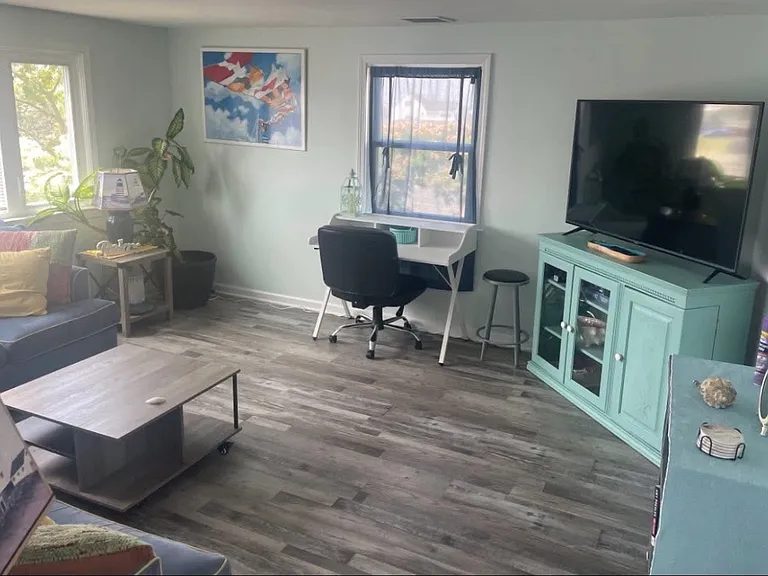1510R Bay Blvd — Photo 8