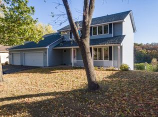 731 Sierra Trl, Chanhassen, MN 55317