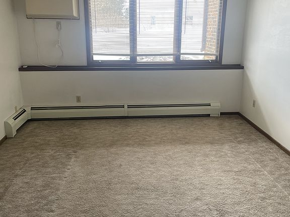3rd image of 1111 17th Ave W #1