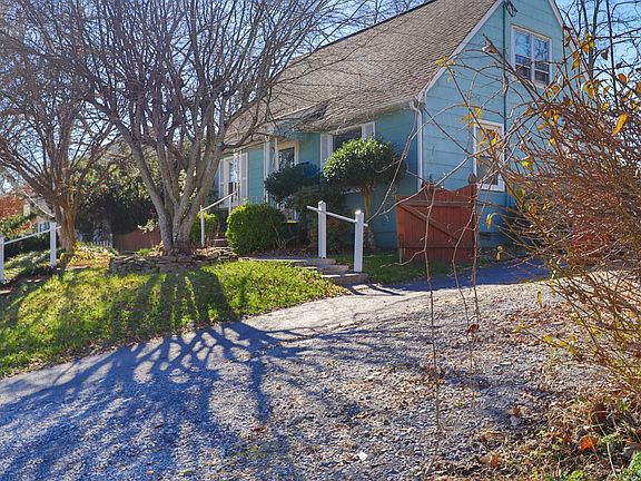 3rd image of 216 Seward Ave