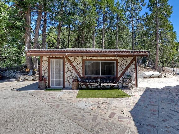 5th image of 22223 Crestline Rd