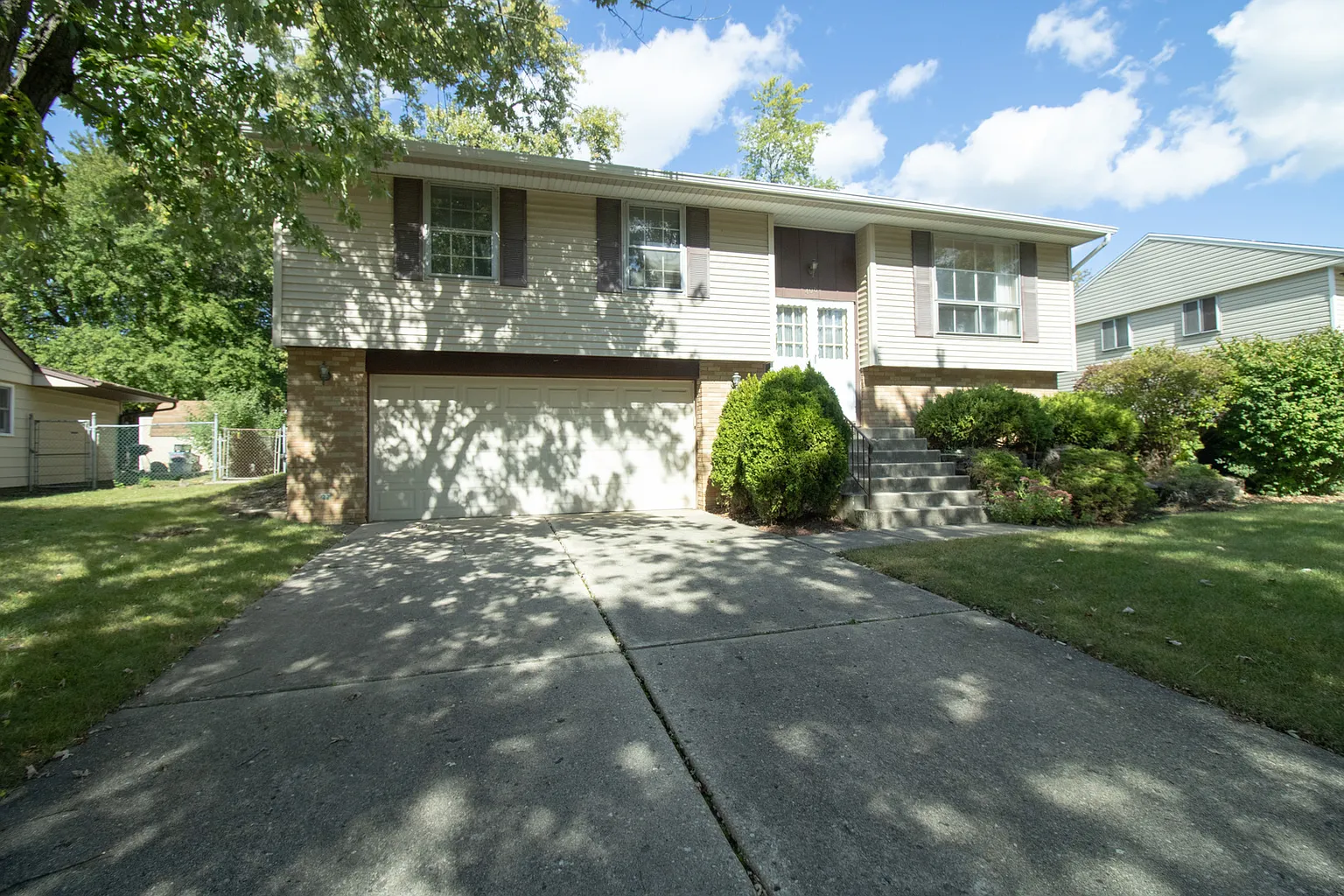 406 Library Ln photo 1