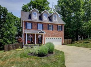 916 Suncrest Rd, Charleston, WV 25303