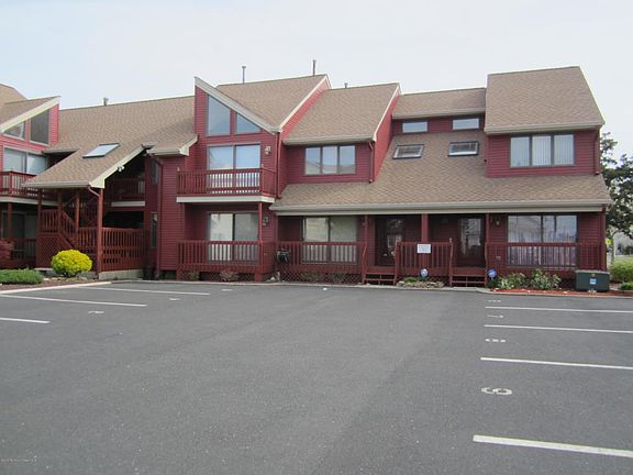 3rd image of 129 Fremont Ave #6