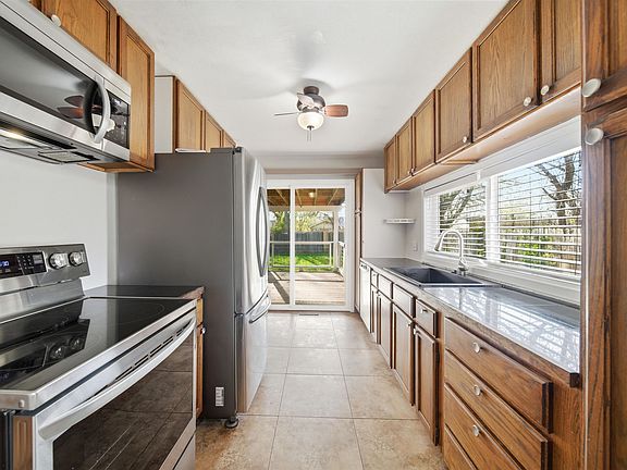 4th image of 631 N Parkwood Ln