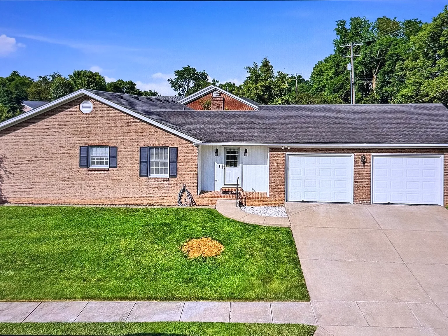 3 bed, 2.5 bath, 2284 sqft, $1,850 — Photo 2