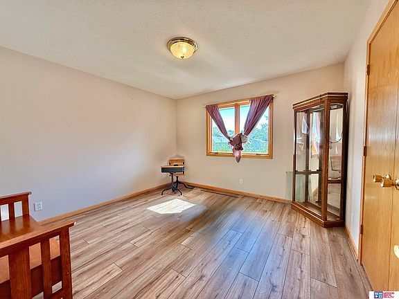 5th image of 60 Pinewood Ave