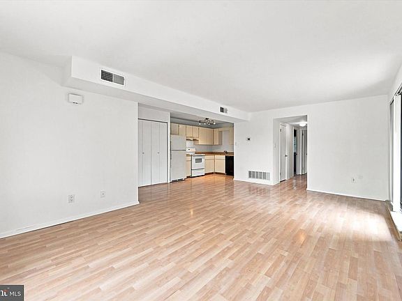 4th image of 822-A Putnam Blvd
