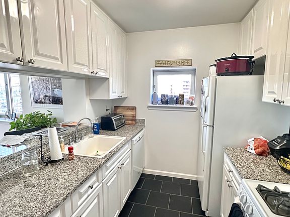 4th image of 350 W 43rd St APT 42D