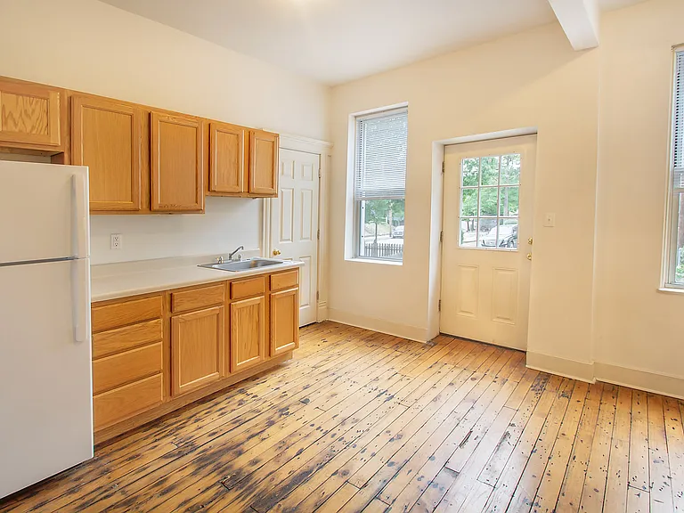 328 Franklin Ave — Photo 7
