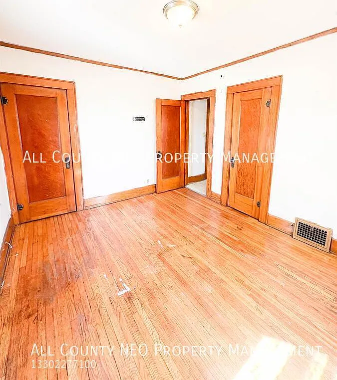 Spacious onebedroom, onebath home in Akron offering generous room sizes and beautiful natural lig... — Photo 3
