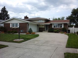 2858 194th St, Lansing, IL 60438