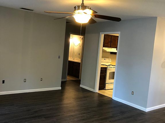 3rd image of 26 Somerset Townhouses #26