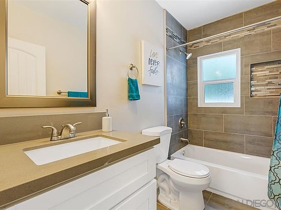 5th image of 3738 52nd St