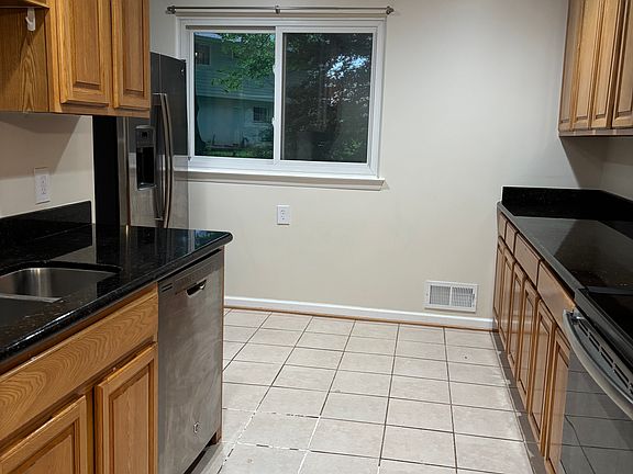 3rd image of 802 Rollins Ave