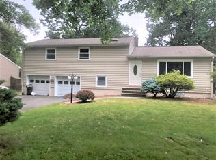 55 Wardell Rd, Livingston, NJ 07039