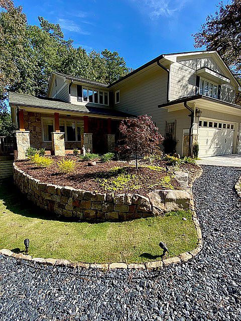 1st image of 300 Lakeshore Dr NE