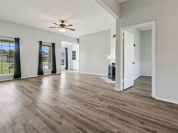 5th image of 47 Cynthia St