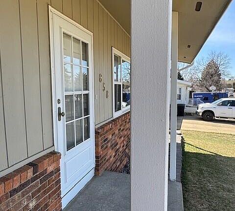 2nd image of 858 Elm Ave