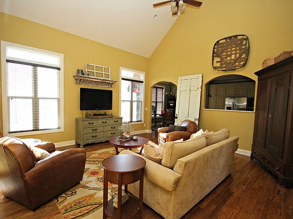 2nd image of 5020 Curtis Way