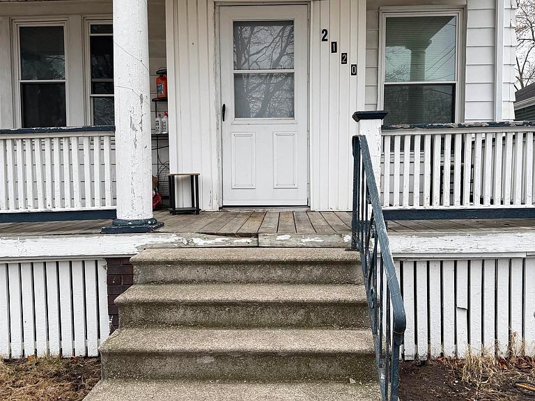 Listing photo 2
