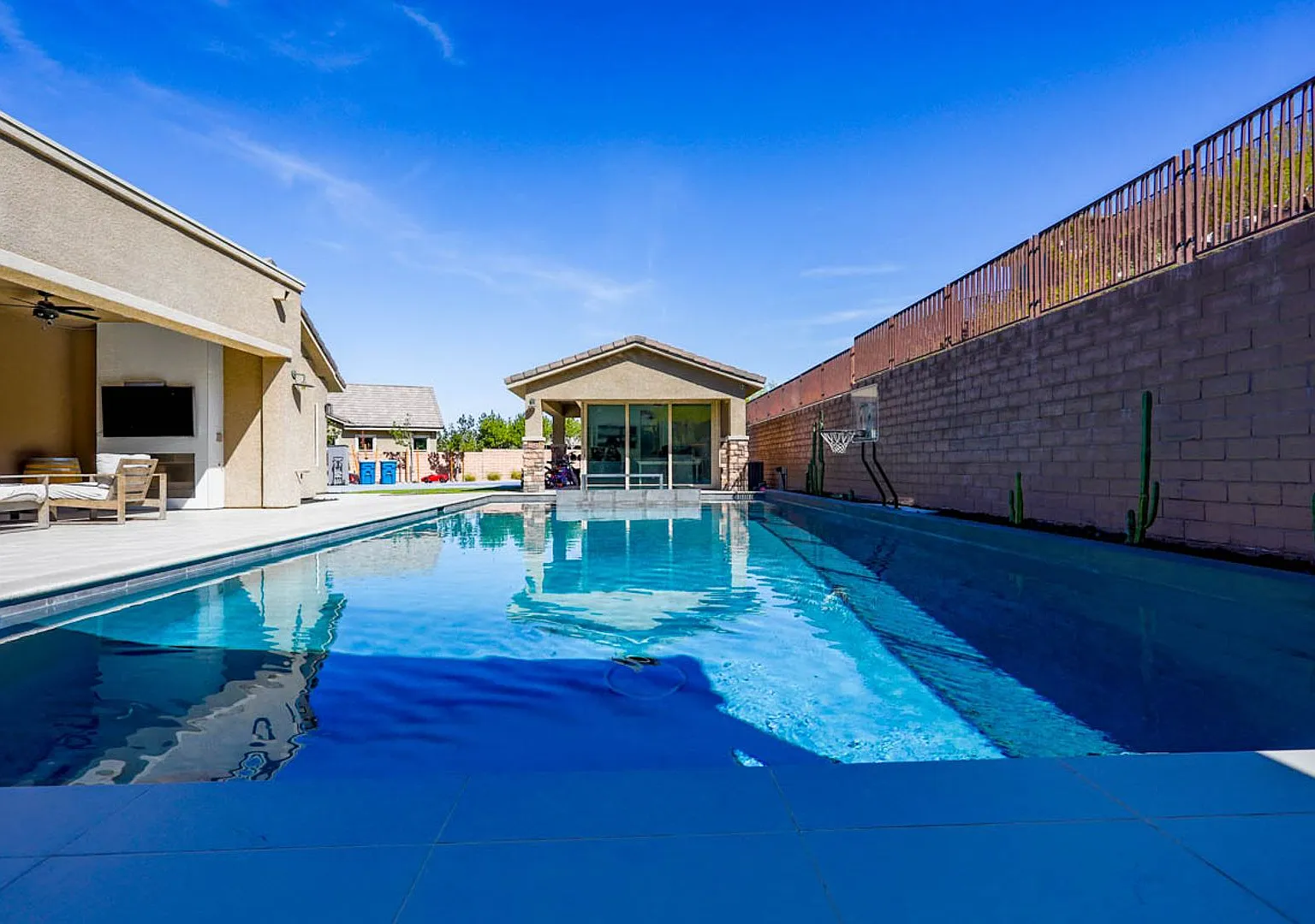 Single Story Pool Home In Reverence Guard Gated Community — Photo 1