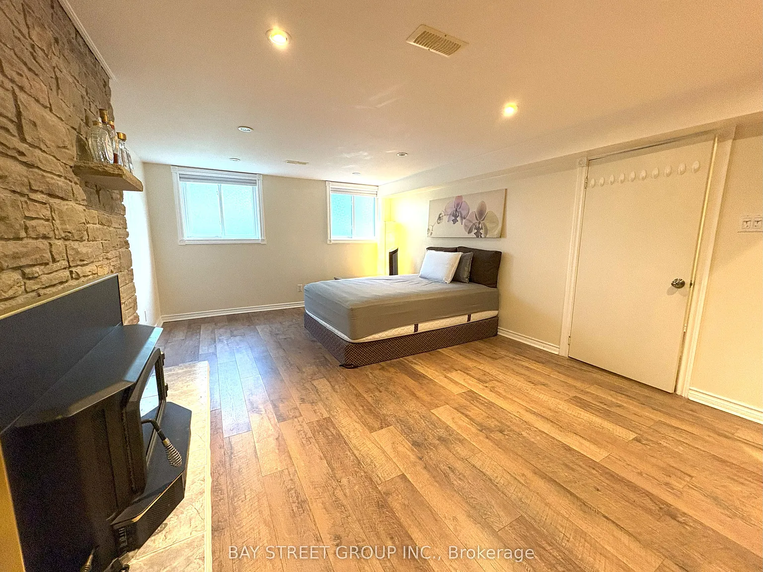 2 bed, $1,900 — Photo 4