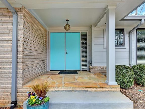 5th image of 2694 Parkview Dr NE