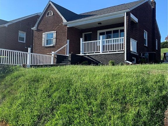 3rd image of 141 Oak St