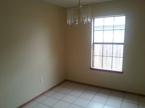 3rd image of 643 Guayava Ln