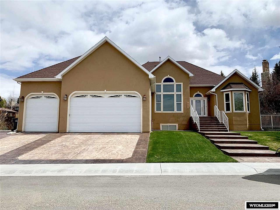 1st image of 2046 Skyview St