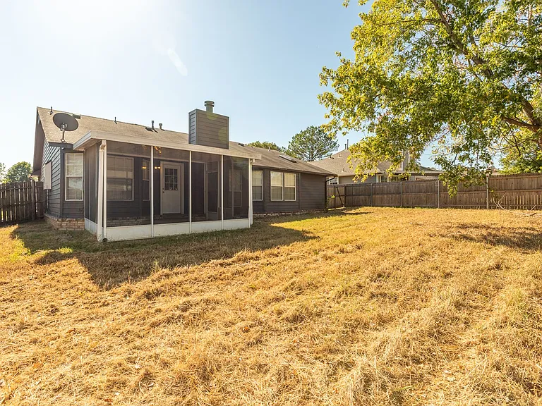 2412 W Natchez St — Photo 33