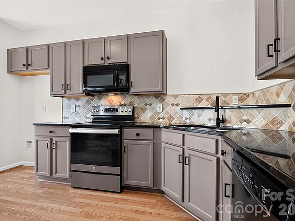 5th image of 12028 Stratfield Place Cir