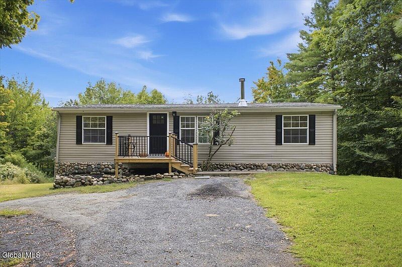 3rd image of 434 Potter Hill Road
