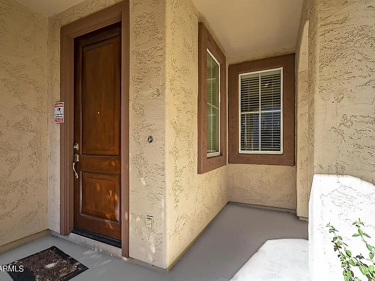 10052 E Isleta Ave — Photo 2