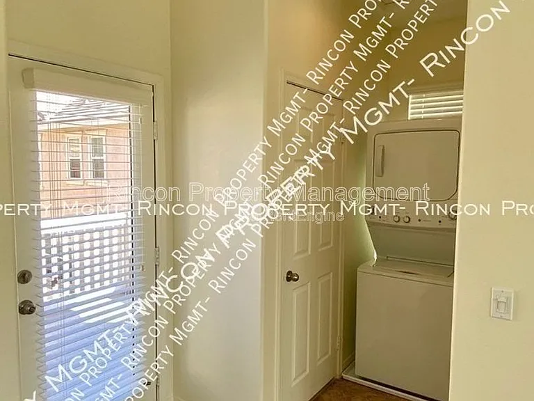 672 Nile River Dr — Photo 2