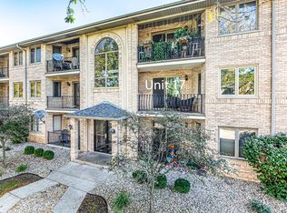8807 S 79th Ave APT 17, Hickory Hills, IL 60457