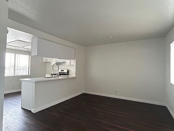 4th image of 13119 Doty Ave APT 6