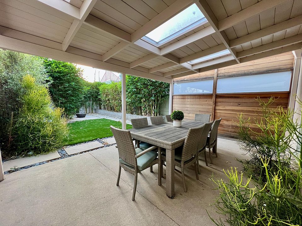 Patio/Entrance