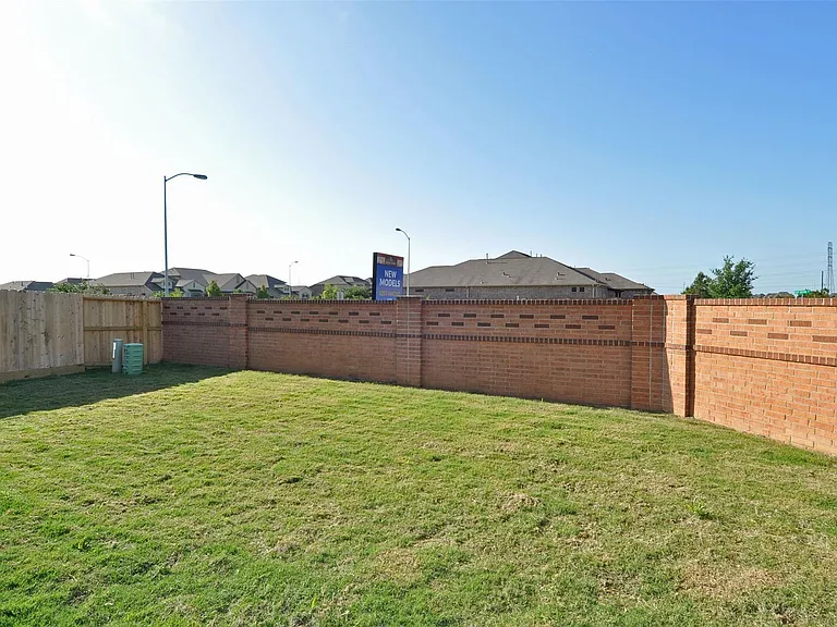 23839 Villa Lisa Dr — Photo 33