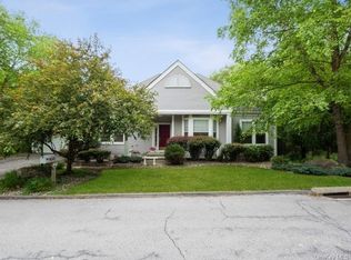 15 Thomas Rd, Poughquag, NY 12570