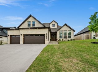 1900 NE Chaucer St, Bentonville, AR 72712