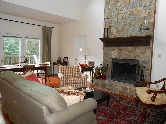 2nd image of 140 Ovens Ln